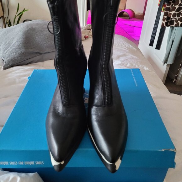 JOHN FLUEVOG has the HEEBIE JEEBIES size 9 black boots - Picture 3 of 10